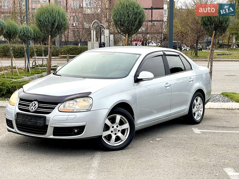 Седан Volkswagen Jetta 2008 в Днепре