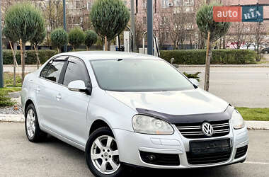 Седан Volkswagen Jetta 2008 в Днепре