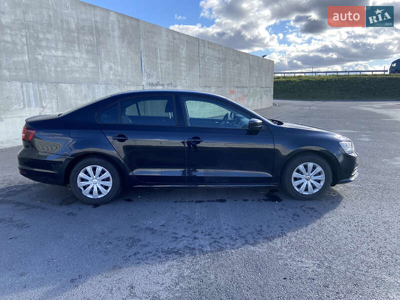 Седан Volkswagen Jetta 2016 в Львові