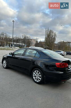 Седан Volkswagen Jetta 2011 в 