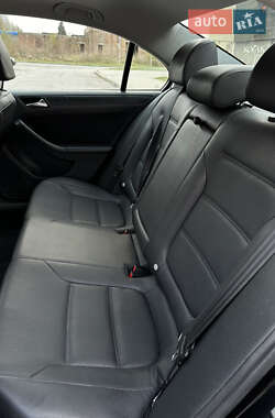 Седан Volkswagen Jetta 2011 в 