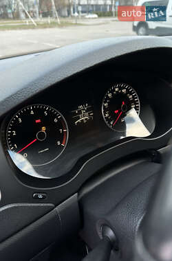 Седан Volkswagen Jetta 2011 в 