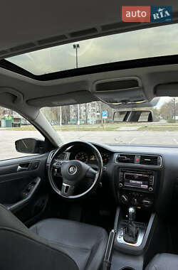 Седан Volkswagen Jetta 2011 в 