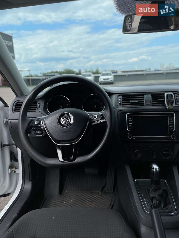 Седан Volkswagen Jetta 2016 в Києві