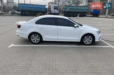Седан Volkswagen Jetta 2016 в 