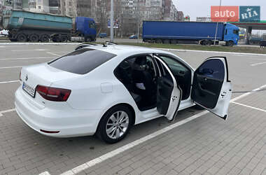 Седан Volkswagen Jetta 2016 в 