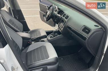 Седан Volkswagen Jetta 2016 в 