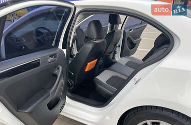 Седан Volkswagen Jetta 2016 в 