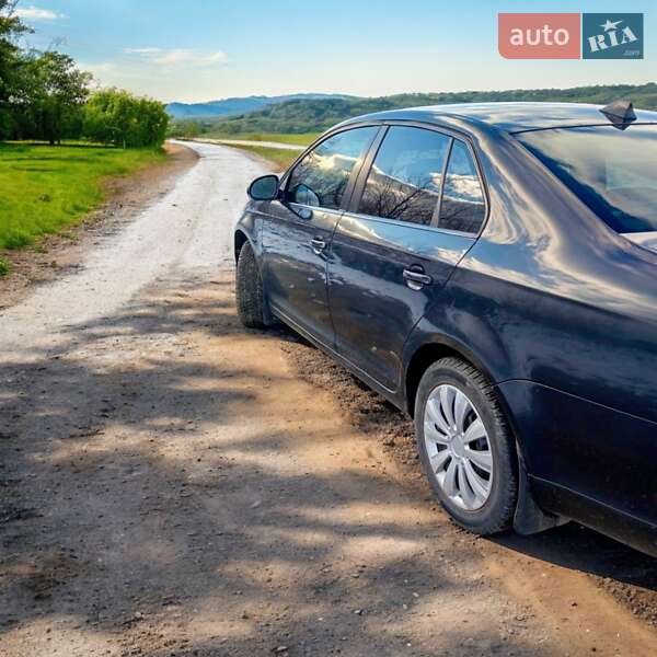 Седан Volkswagen Jetta 2006 в Надворной
