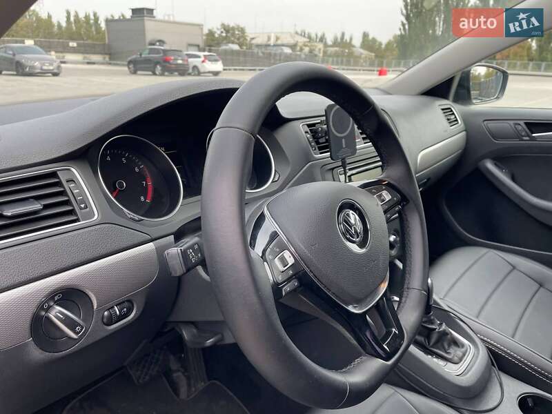 Седан Volkswagen Jetta 2015 в Києві