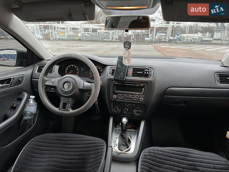 Седан Volkswagen Jetta 2013 в Кіцмані фото 12 Седан Volkswagen Jetta 2013 в Кіцмані