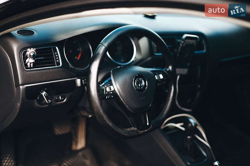 Седан Volkswagen Jetta 2014 в Львові
