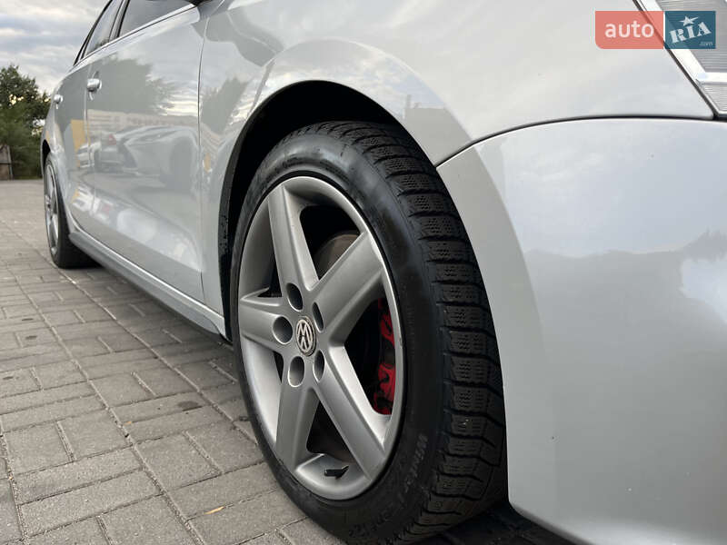 Седан Volkswagen Jetta 2012 в Запоріжжі