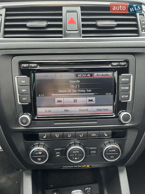 Седан Volkswagen Jetta 2012 в Запоріжжі