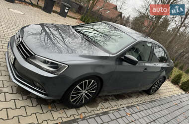 Седан Volkswagen Jetta 2015 в 