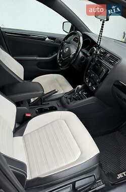 Седан Volkswagen Jetta 2015 в 