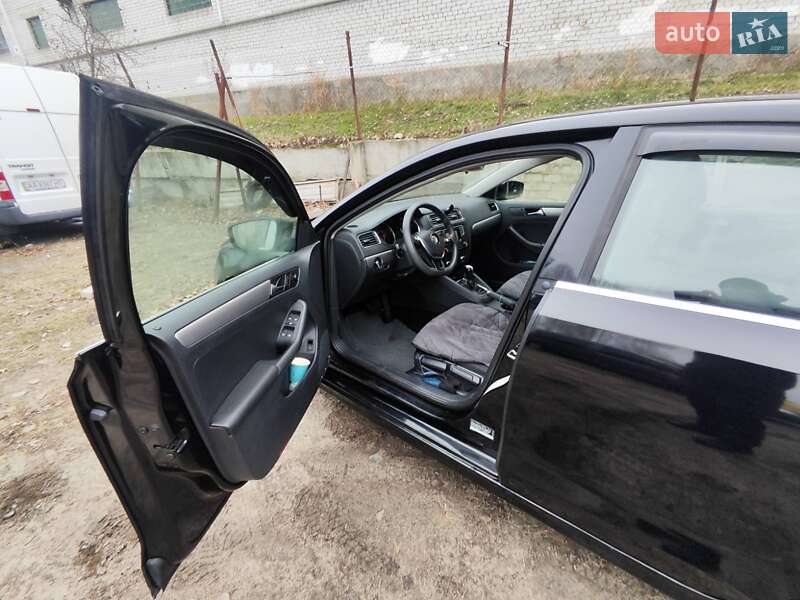 Седан Volkswagen Jetta 2017 в Києві