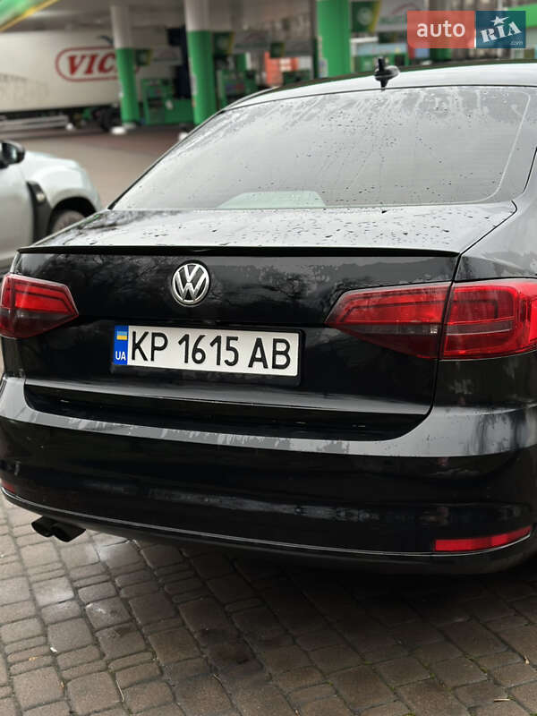 Седан Volkswagen Jetta 2015 в Києві
