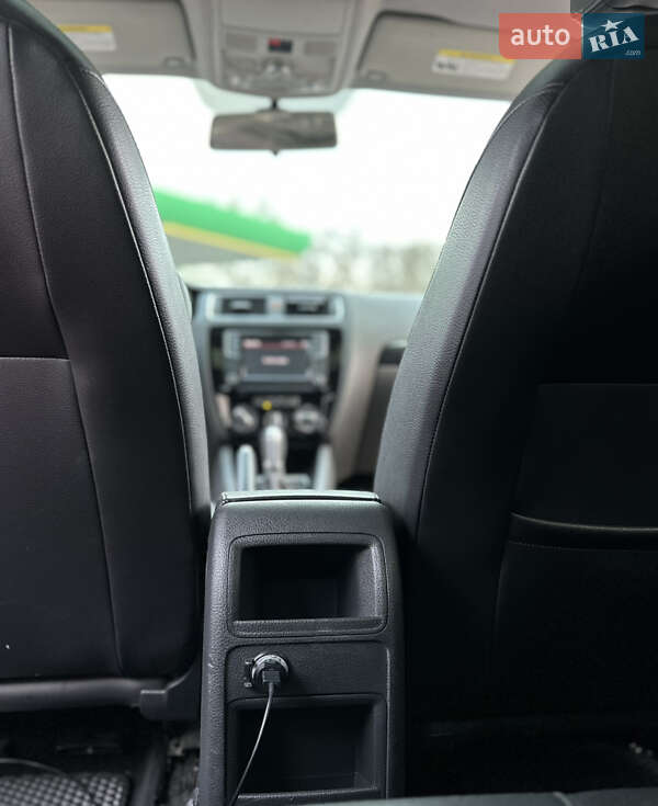 Седан Volkswagen Jetta 2015 в Києві