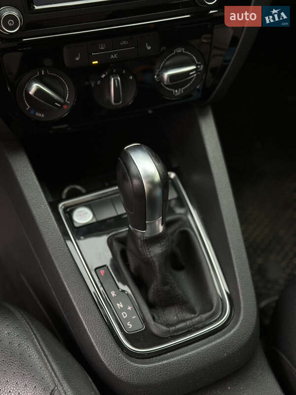 Седан Volkswagen Jetta 2015 в Києві