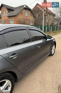 Седан Volkswagen Jetta 2010 в Калуші