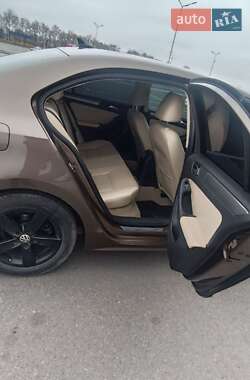 Седан Volkswagen Jetta 2014 в 