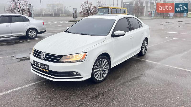 Седан Volkswagen Jetta 2016 в 