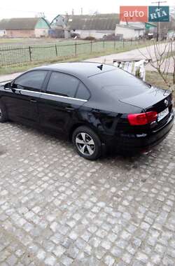 Седан Volkswagen Jetta 2012 в Коростышеве