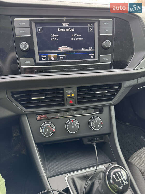 Седан Volkswagen Jetta 2020 в Львове