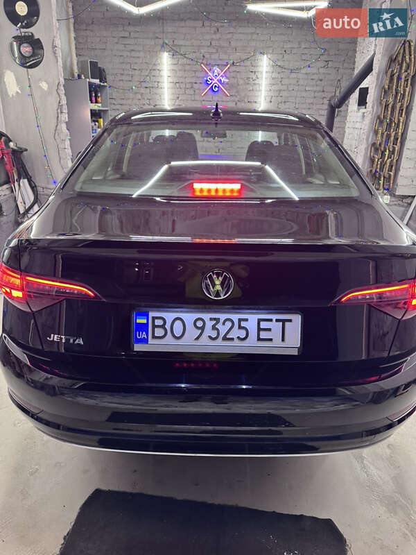 Седан Volkswagen Jetta 2020 в Львове