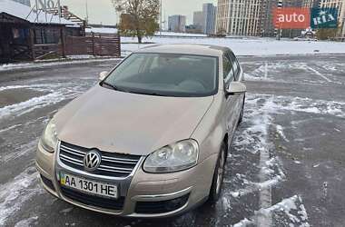 Седан Volkswagen Jetta 2008 в Києві