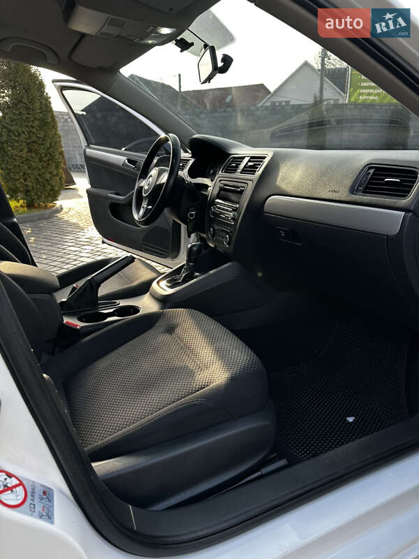 Седан Volkswagen Jetta 2012 в Кропивницькому