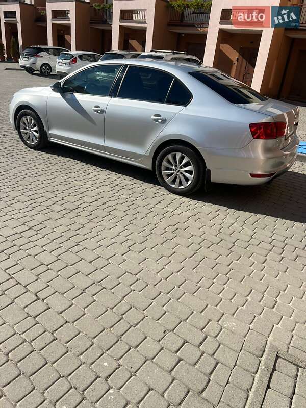 Седан Volkswagen Jetta 2014 в Львове