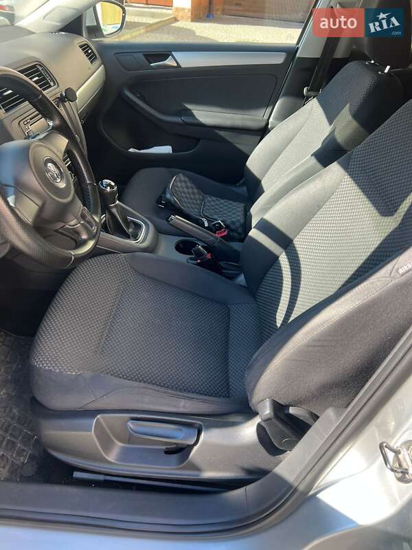 Седан Volkswagen Jetta 2014 в Львове
