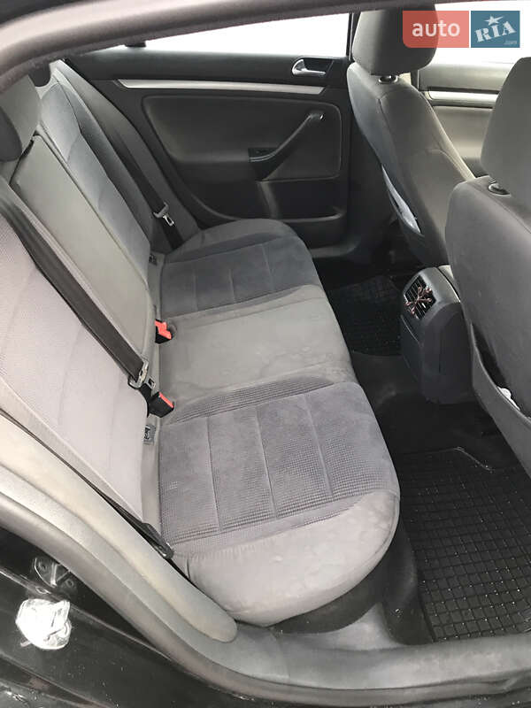 Седан Volkswagen Jetta 2007 в Рівному