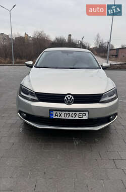 Седан Volkswagen Jetta 2011 в Львові