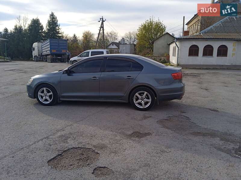 Седан Volkswagen Jetta 2012 в Ланівці