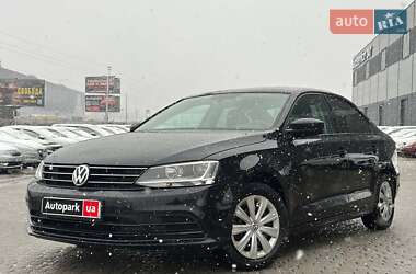 Седан Volkswagen Jetta 2016 в Львові