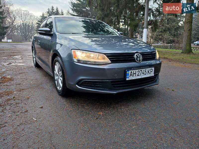 Седан Volkswagen Jetta 2011 в Умані