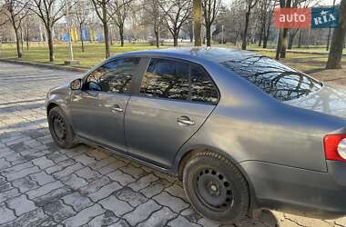 Седан Volkswagen Jetta 2005 в Запоріжжі