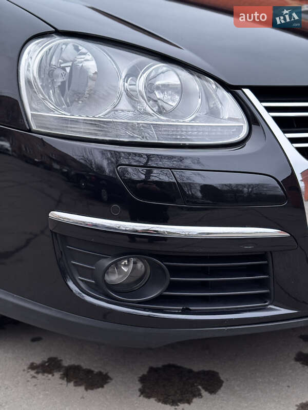 Седан Volkswagen Jetta 2009 в Лубнах