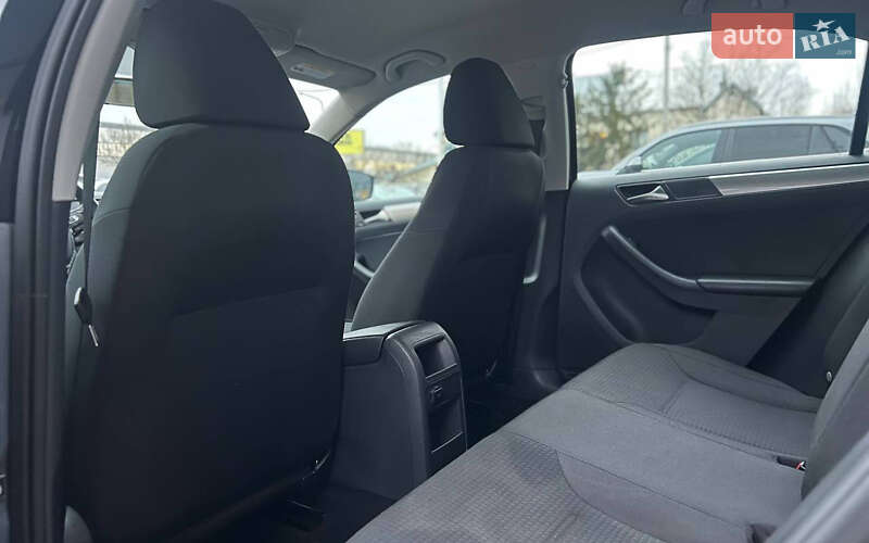 Седан Volkswagen Jetta 2015 в Ивано-Франковске