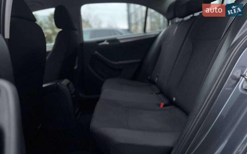 Седан Volkswagen Jetta 2015 в Ивано-Франковске