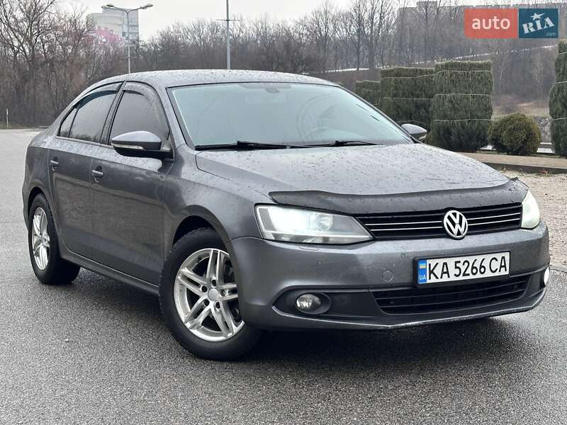 Седан Volkswagen Jetta 2012 в Днепре