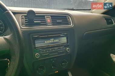 Седан Volkswagen Jetta 2014 в 