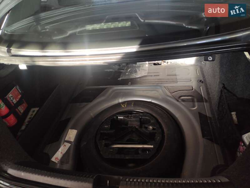 Седан Volkswagen Jetta 2012 в Львове