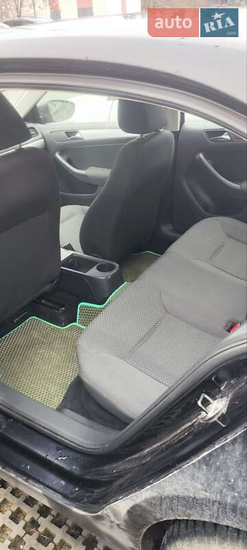 Седан Volkswagen Jetta 2011 в Львові