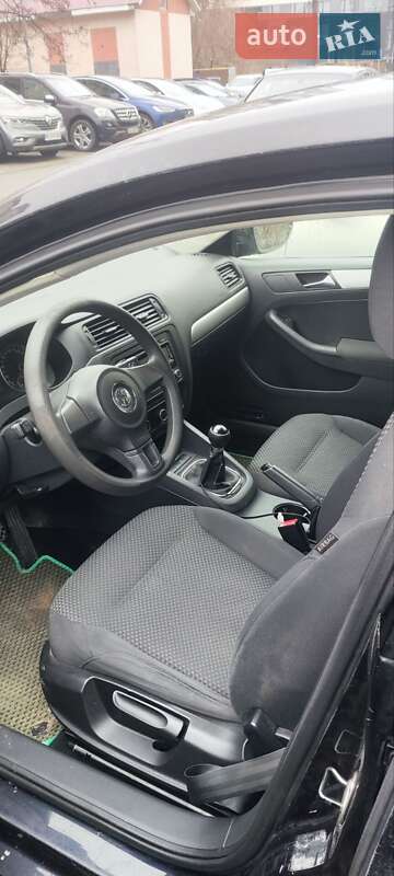 Седан Volkswagen Jetta 2011 в Львові