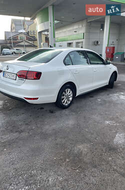 Седан Volkswagen Jetta 2013 в Львові