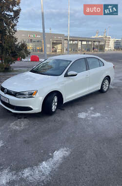 Седан Volkswagen Jetta 2013 в Львові